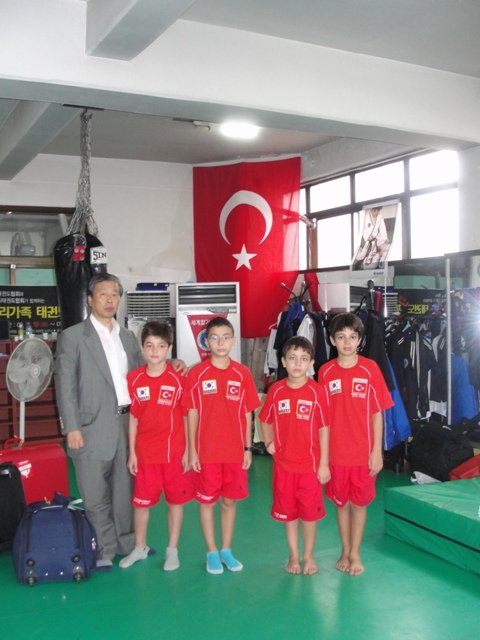 Dunya Hapkido Merkezine Turk Bayragı asıldı